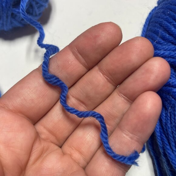 Yarn bundle in DK weight, mostly wool 6+ skeins - Picture 4 of 9